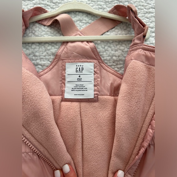 Little girl snow overalls. Size 4T Gap. NEW. - Picture 3 of 6